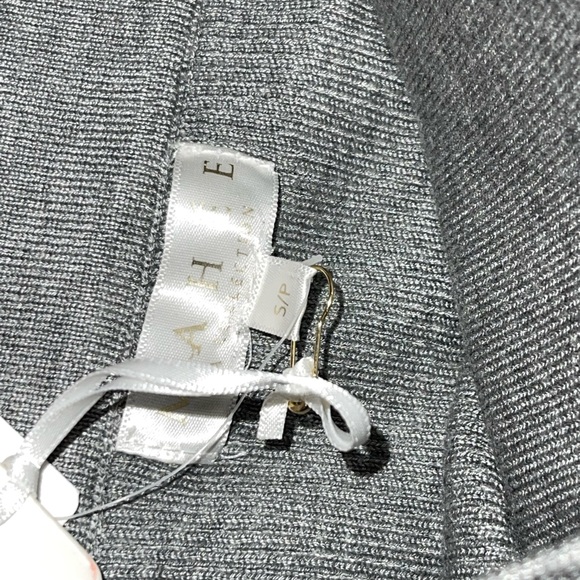 Asymmetrical skirt. - Picture 4 of 4